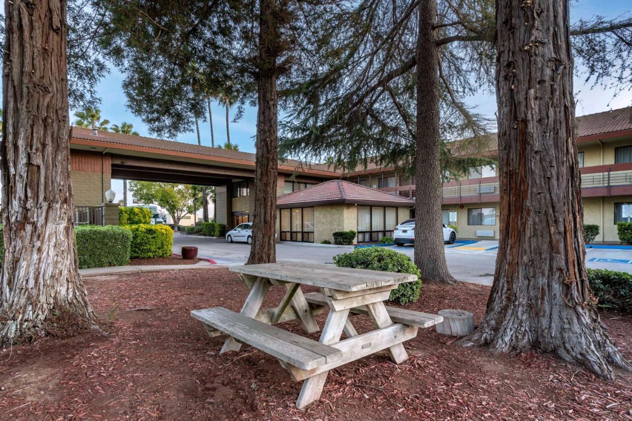Best Western Orchard Inn Turlock Exterior photo