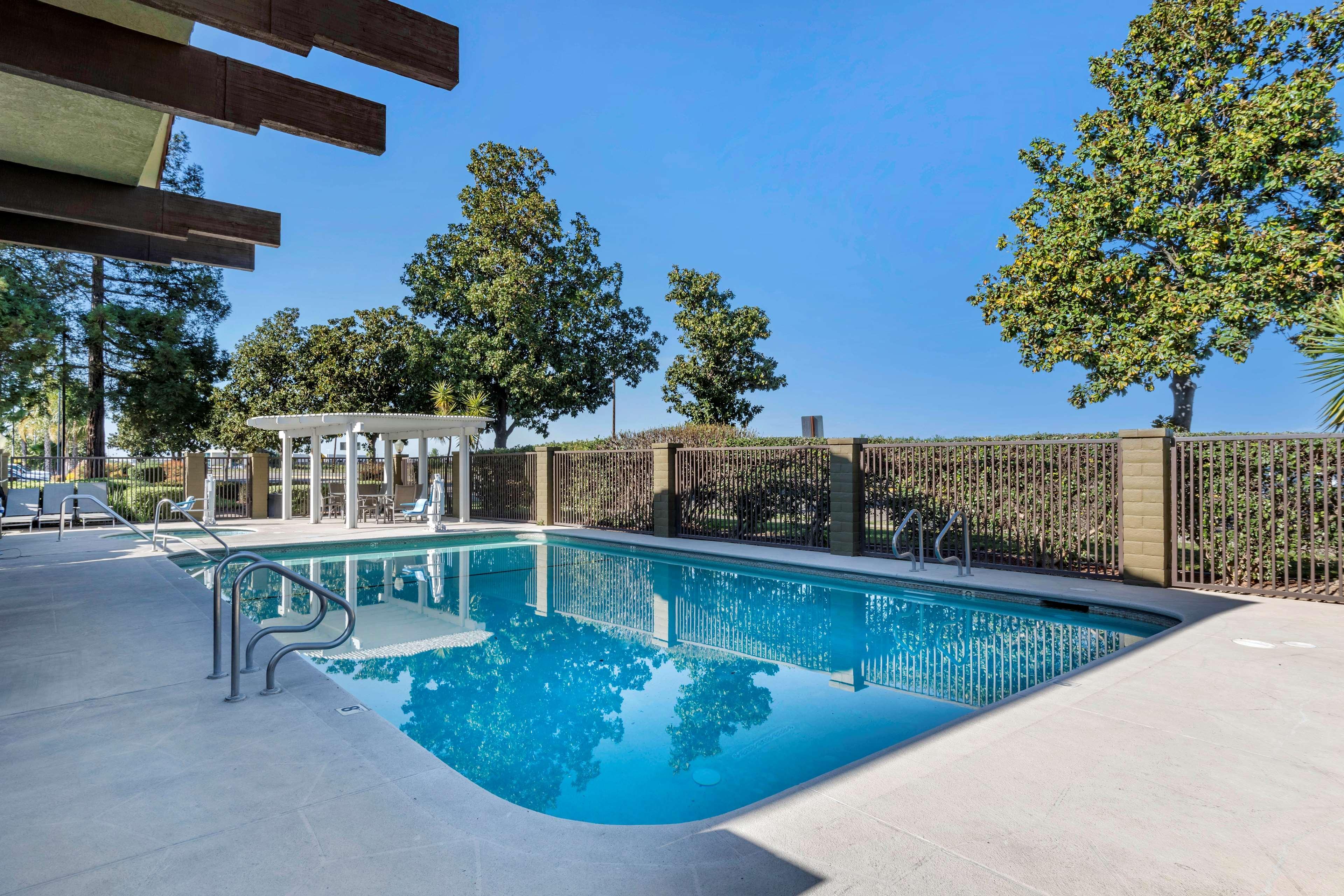 Best Western Orchard Inn Turlock Exterior photo
