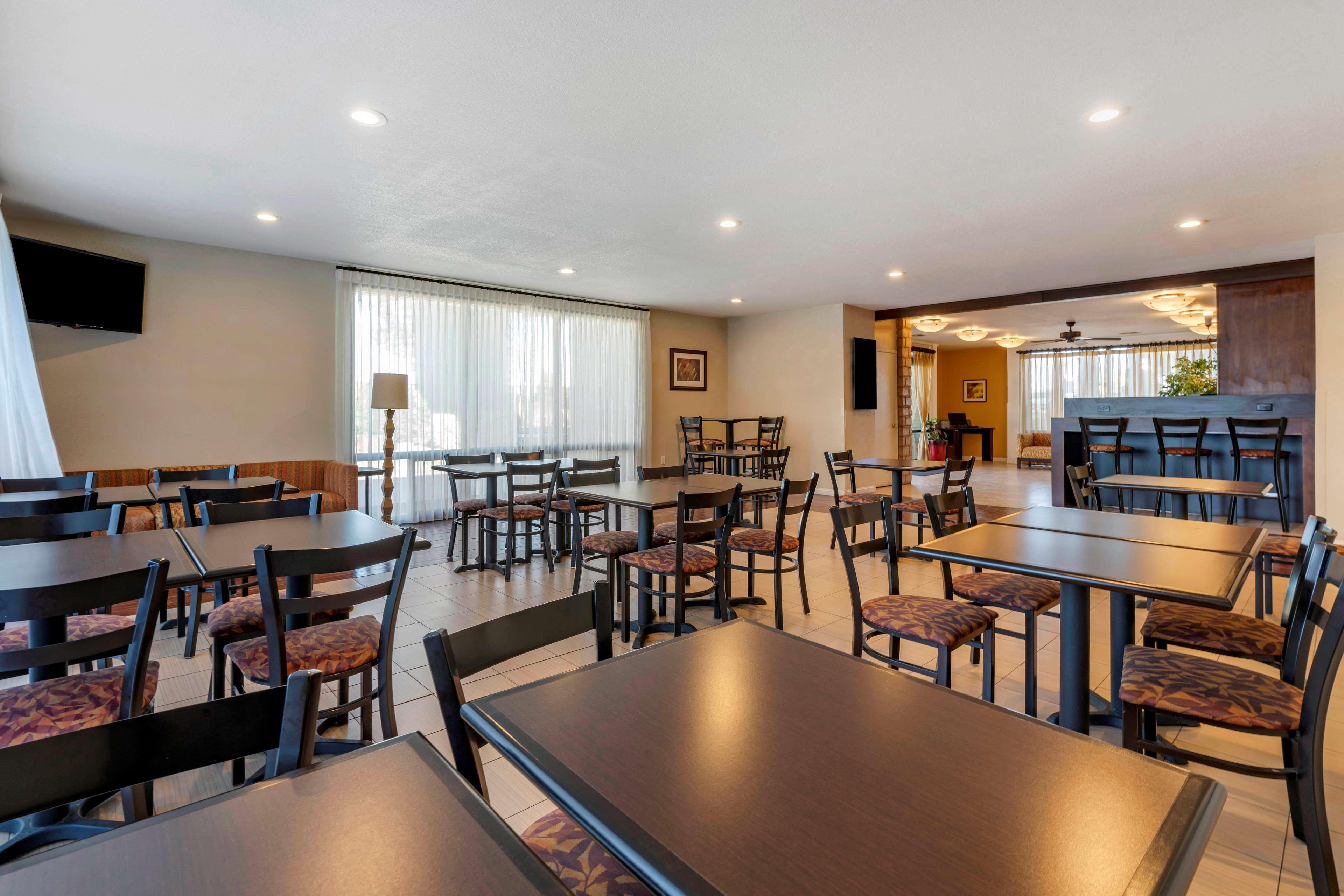 Best Western Orchard Inn Turlock Exterior photo