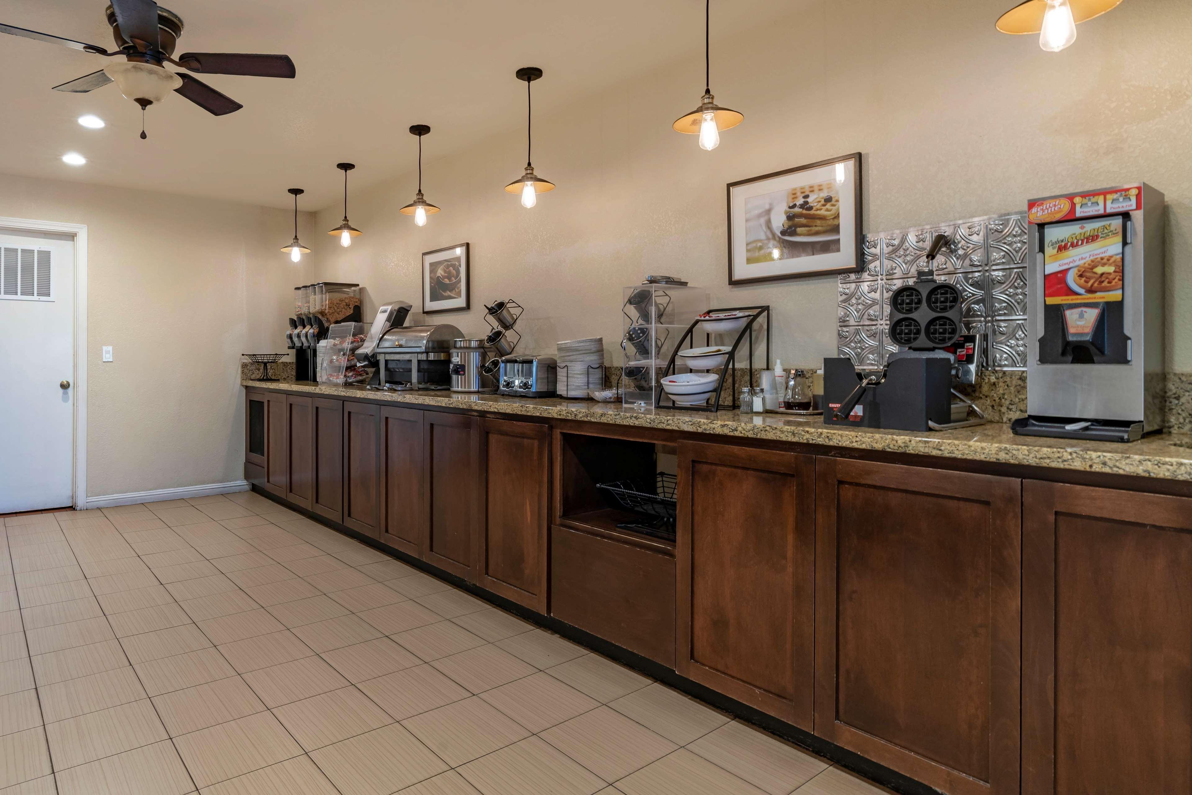 Best Western Orchard Inn Turlock Exterior photo