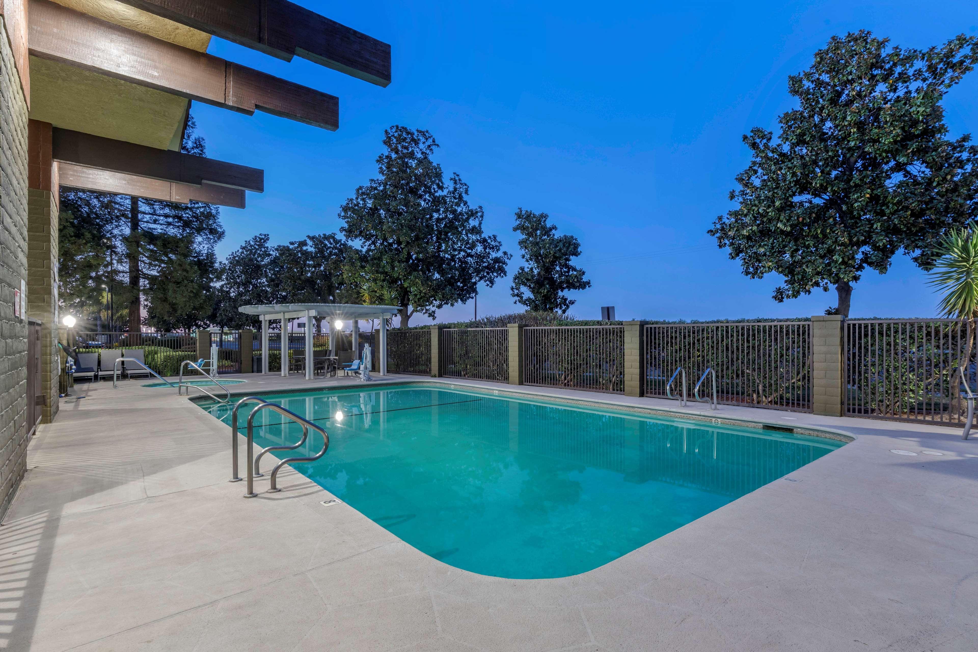 Best Western Orchard Inn Turlock Exterior photo