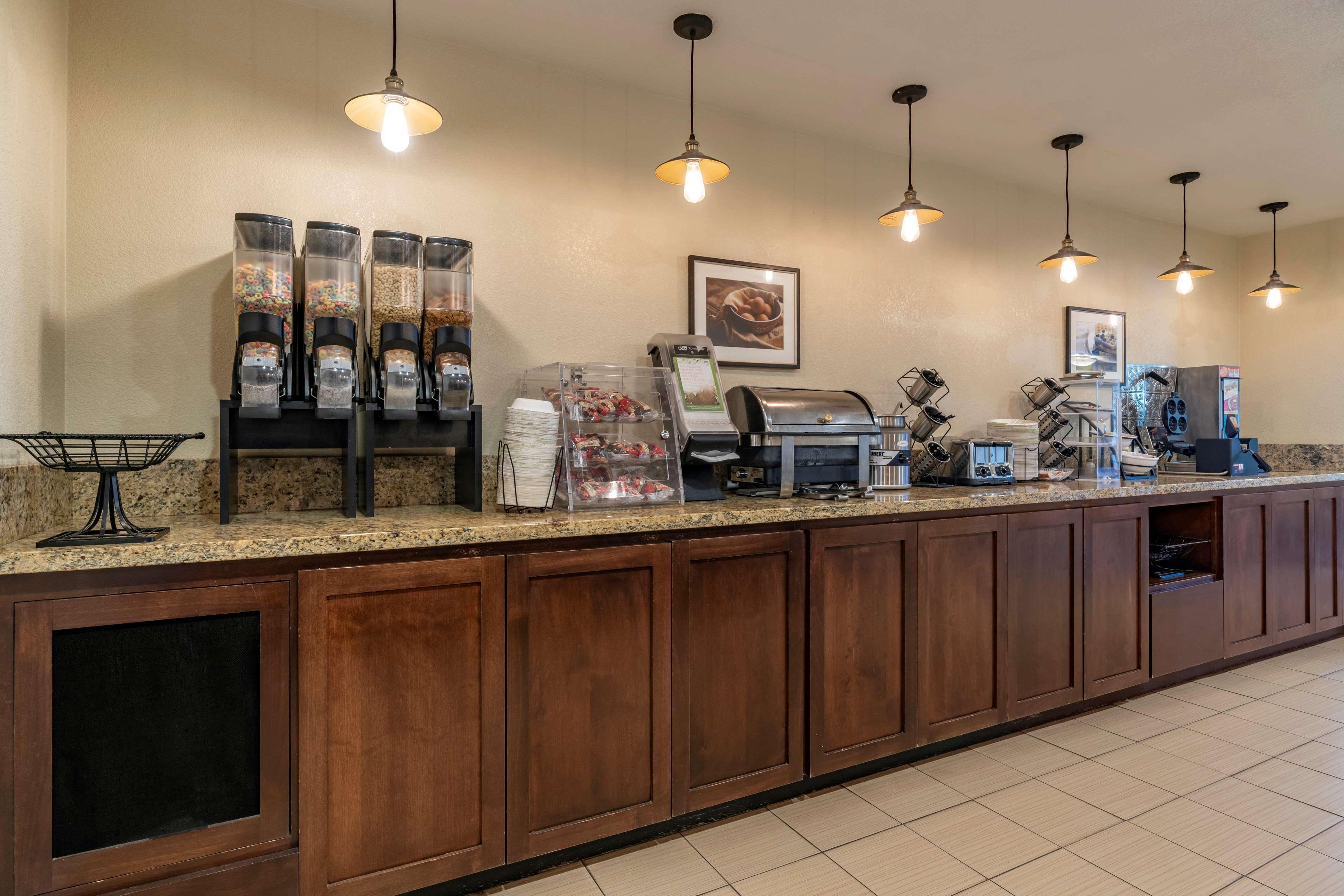 Best Western Orchard Inn Turlock Exterior photo